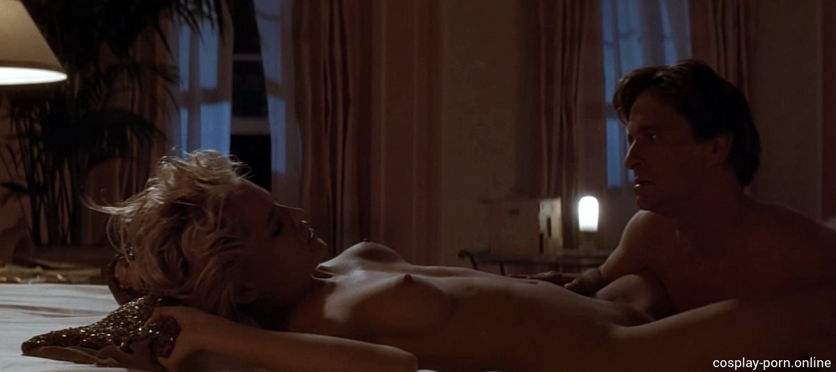 Секс сцена Шэрон Стоун с Майклом Дугласом (Основной инстинкт) (+порно фото)
